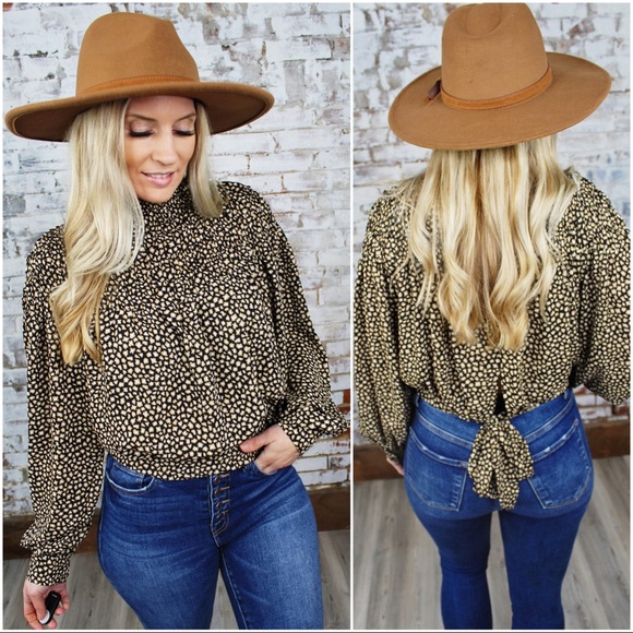 Flirty Leopard Print Blouse - Picture 2 of 12